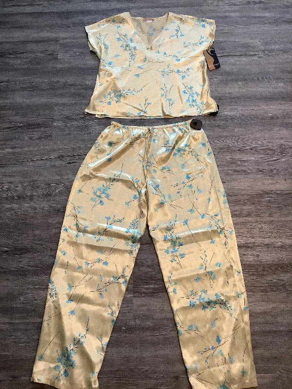 Pajamas 2pc By Clothes Mentor In Yellow, Size: M