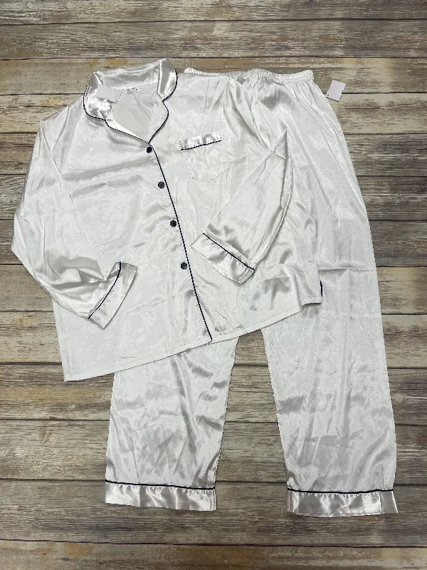 White Pajamas 2pc Cme, Size Xl